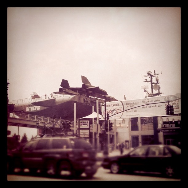 Fighter jets in the city 