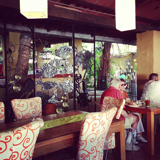 Lovely shaded brunch before hitting the market.
