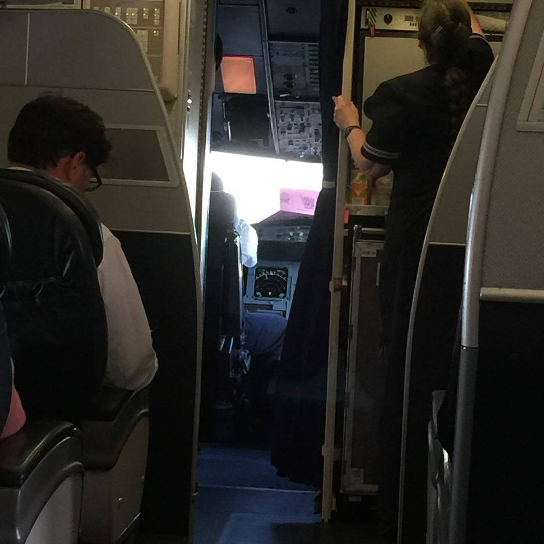 That would be a box of @voodoo_doughnut on the window of the cockpit. I hope the crew is sharing.