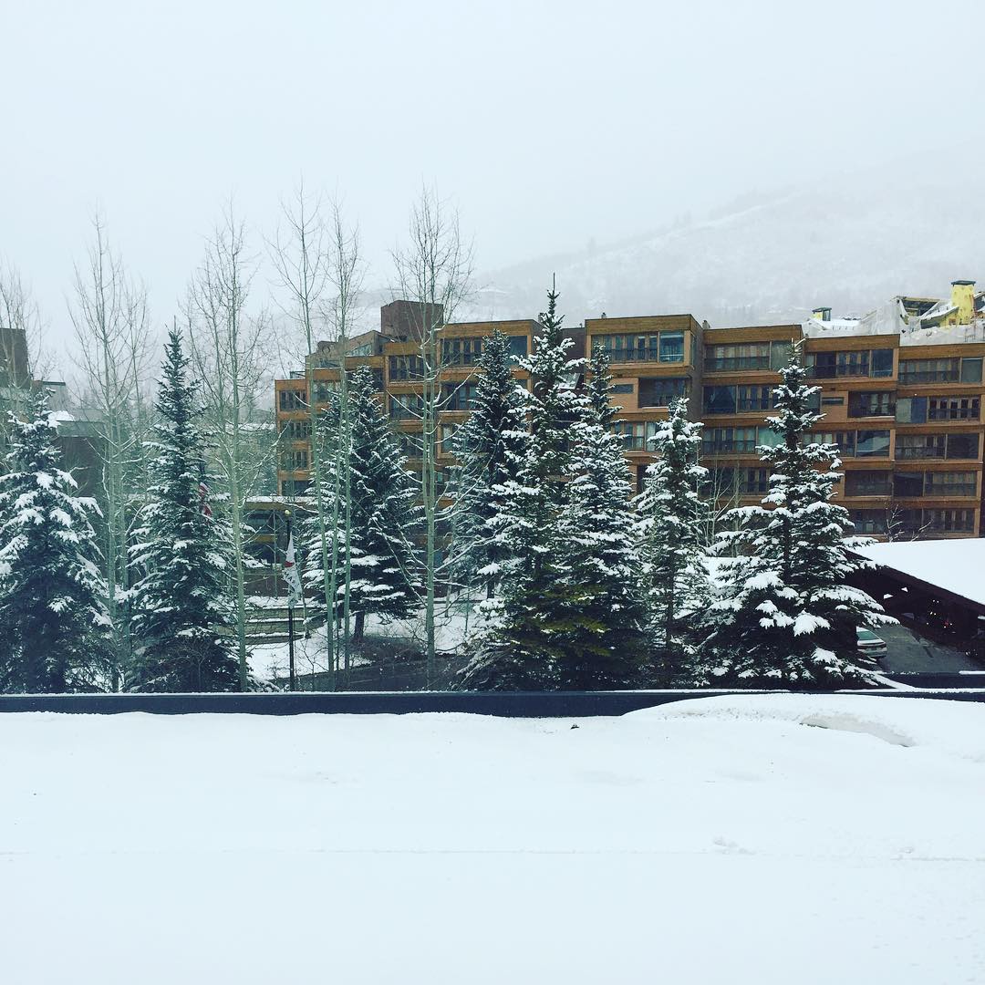Made it to the hotel. It's snowing, naturally. #digidaydps