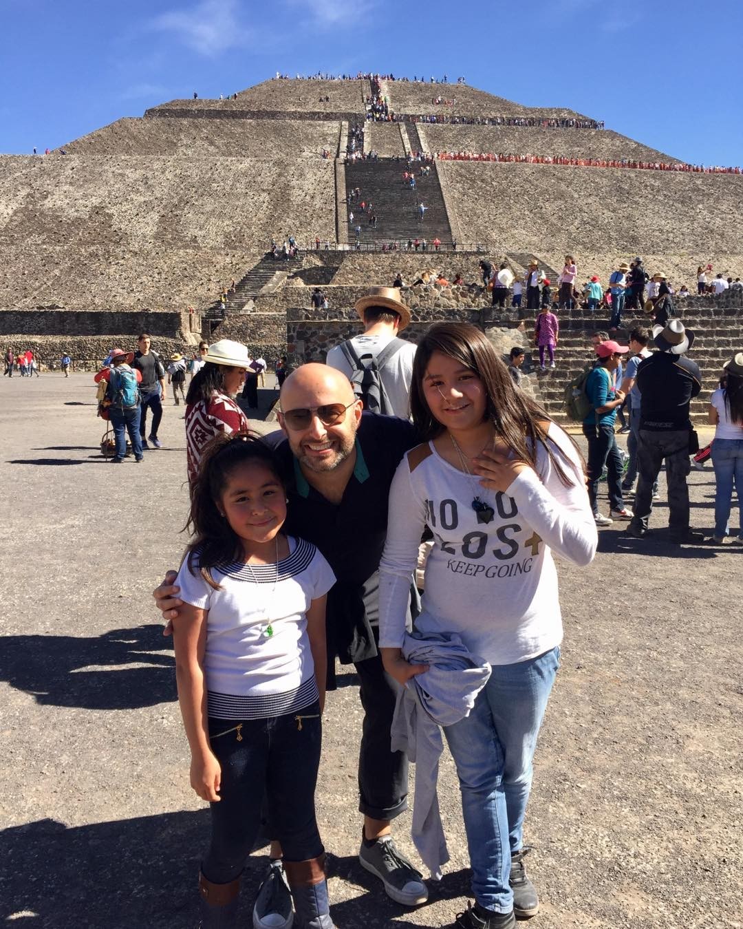 Alejandra y Gloria, dos niñas de Mexico. Gloria habló en inglés malo a mi y hablá en español malo a su. #40
