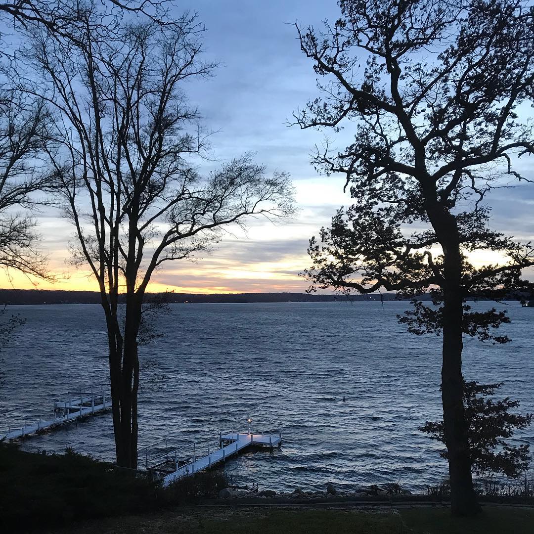 Late autumn lakeness