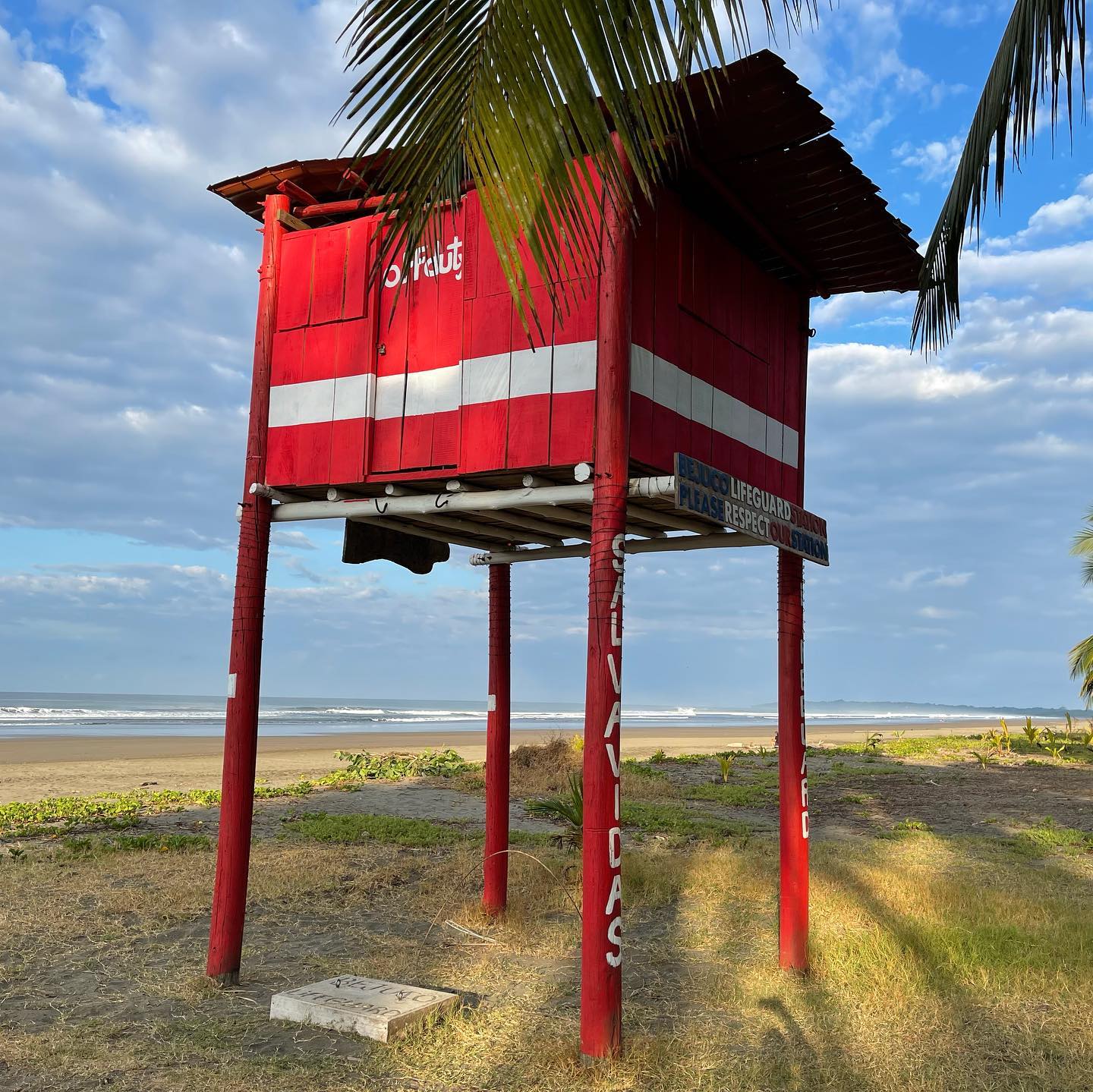 In January, my friend @purajadon and I were aimlessly wandering around Costa Rica. After making a random, and unexpected turn onto a stunning, remote beach, we saw a condo for sale. 

Two days later, 