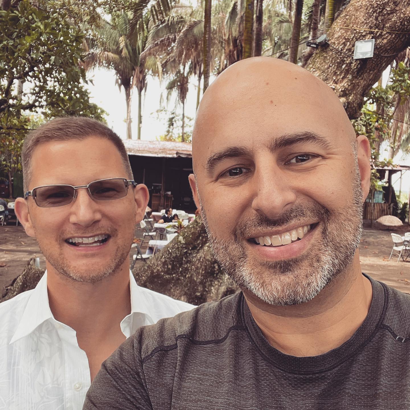 After a long week of electricians and contractors and errands, @purajadon and I sat down for lunch at our favorite restaurant just up the beach. Pura vida!